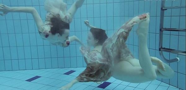  Hot lesbian show underwater